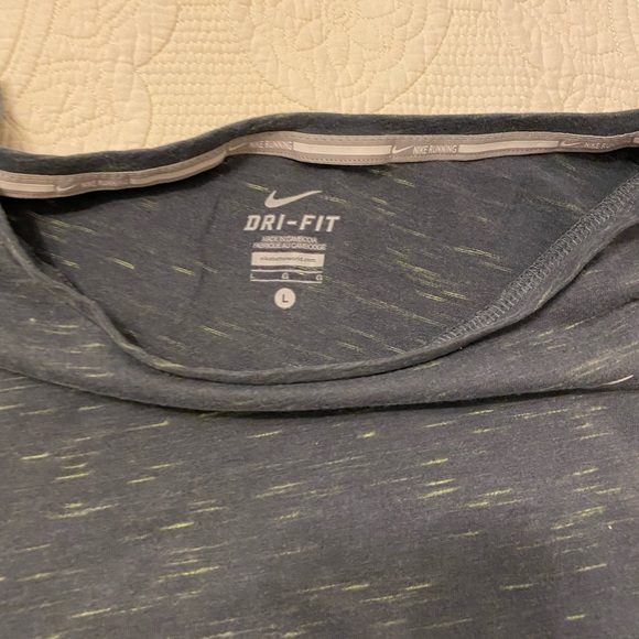 Nike gym shirt - Picture 2 of 7